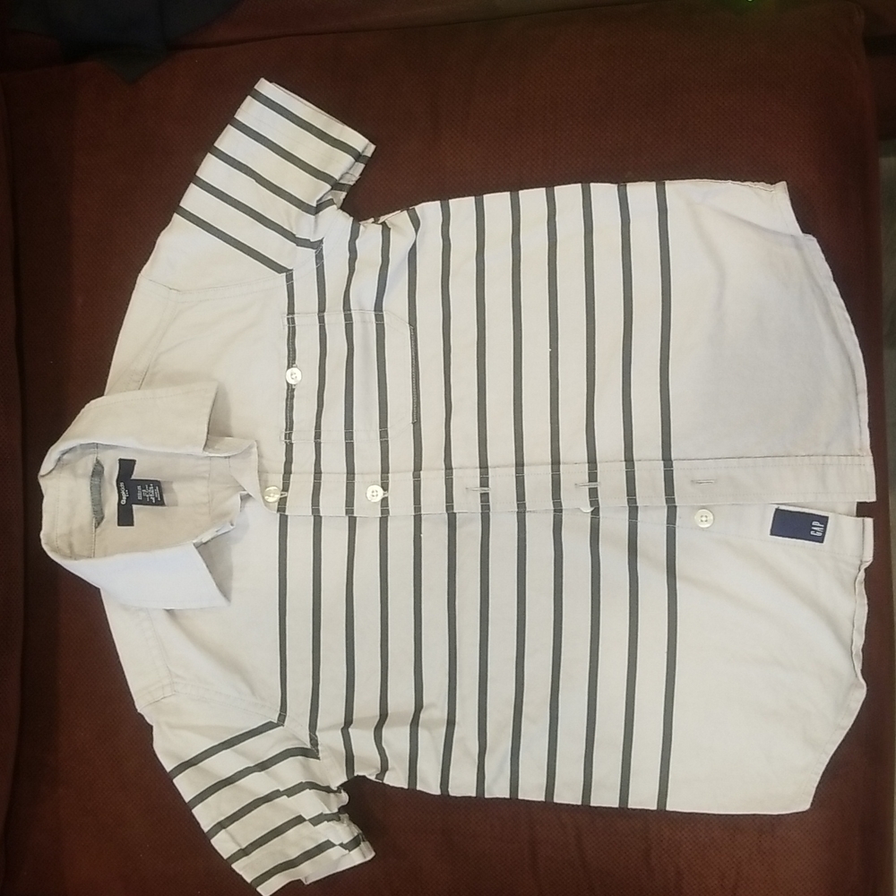 GAP KIDS button down short sleeve shirt size Small
